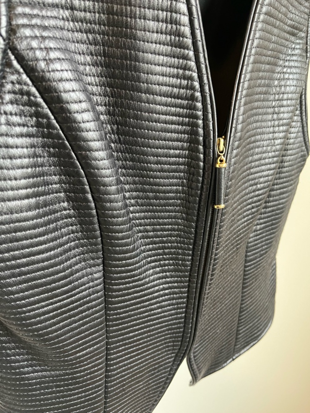 Ellen Tracy Black Quilted Genuine Leather Vest Zip Front Size 10 Made USA - Picture 5 of 10